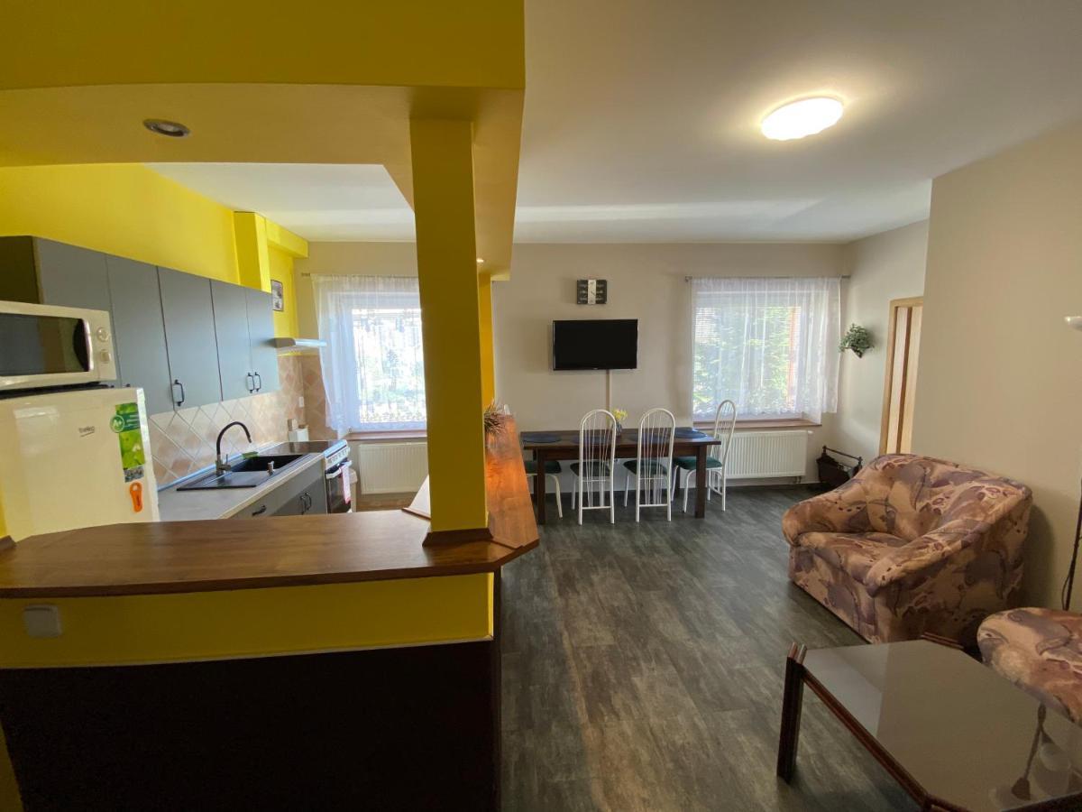 Apartment Martinec Nove Mesto nad Metuji Exterior photo
